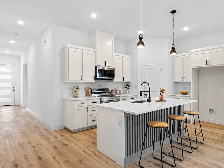5516 Helmick Ave — Photo 11