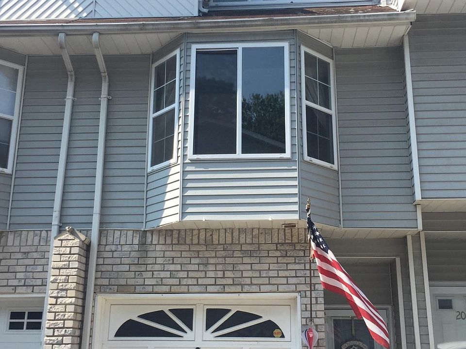 1st image of 22 Regina Ln