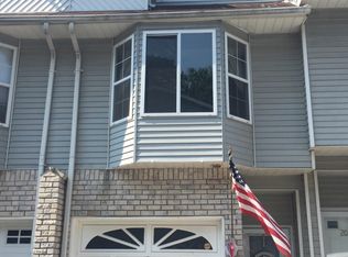 22 Regina Ln, Staten Island, NY 10312