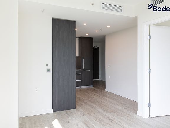 5th image of 5333 Goring St