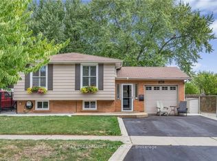 551 Chamberlain Rd, Burlington, ON L7L2V2