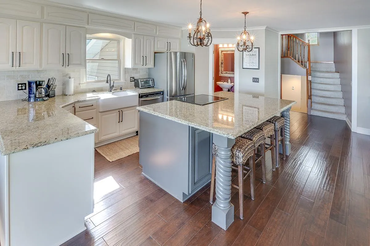16926 Grays Bay Boulevard — Photo 3