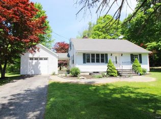 12 Shore Ln, Mahopac, NY 10541