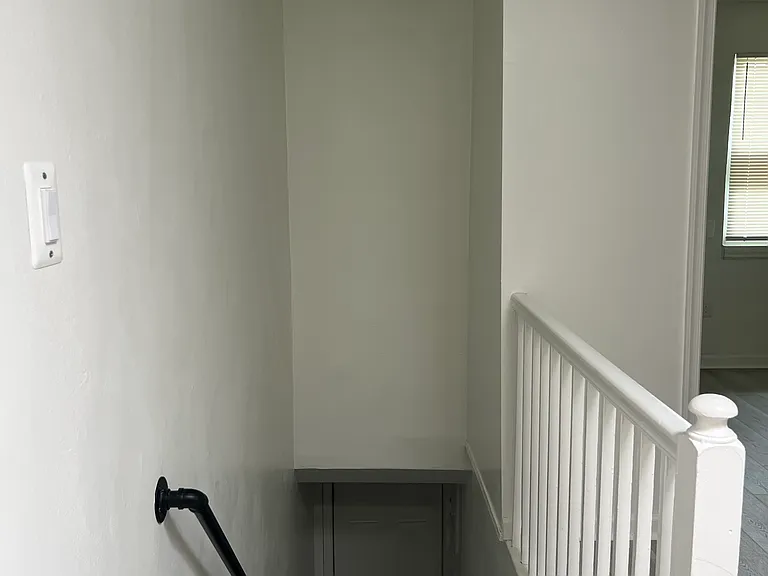 4331 Hunt Pl NE — Photo 2