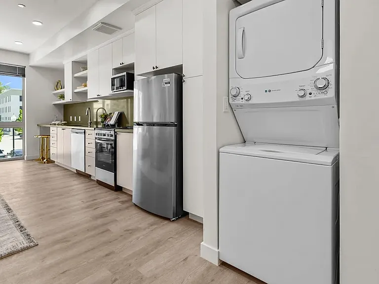 Stackable Washer / Dryer in Unit