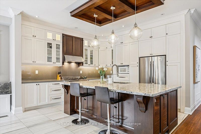 Burlington House for rent - 5 Bedrooms — photo 13
