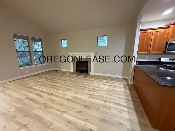 5th image of 939 Irvington Dr