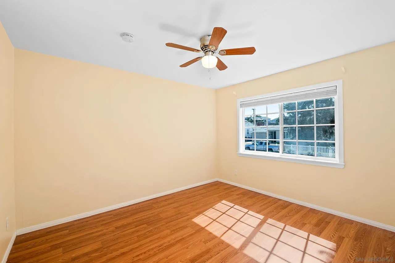 3203 Winlow St — Photo 2