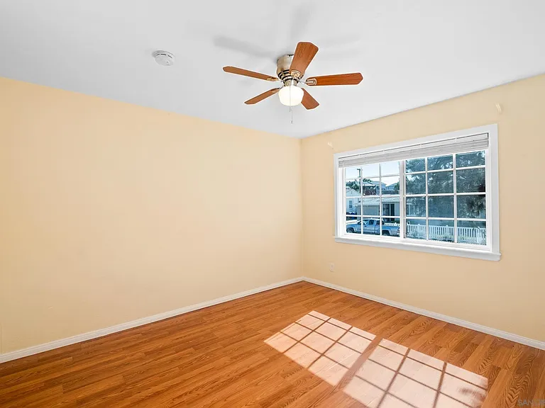 3203 Winlow St — Photo 2