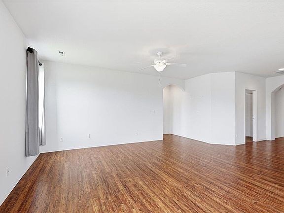 4th image of 7815 N Ashley Cir