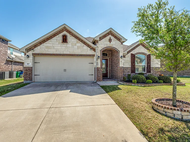 307 Eden Dr — Photo 7