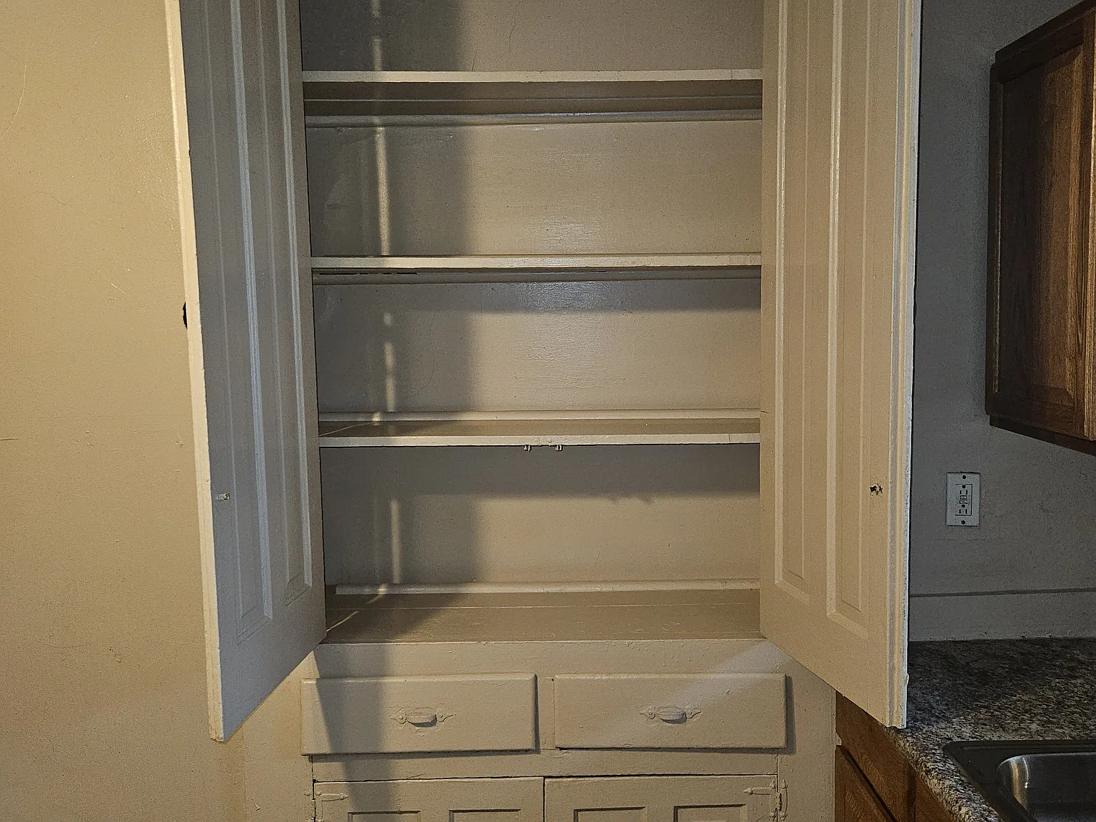 2 bed, $1,100 — Photo 2