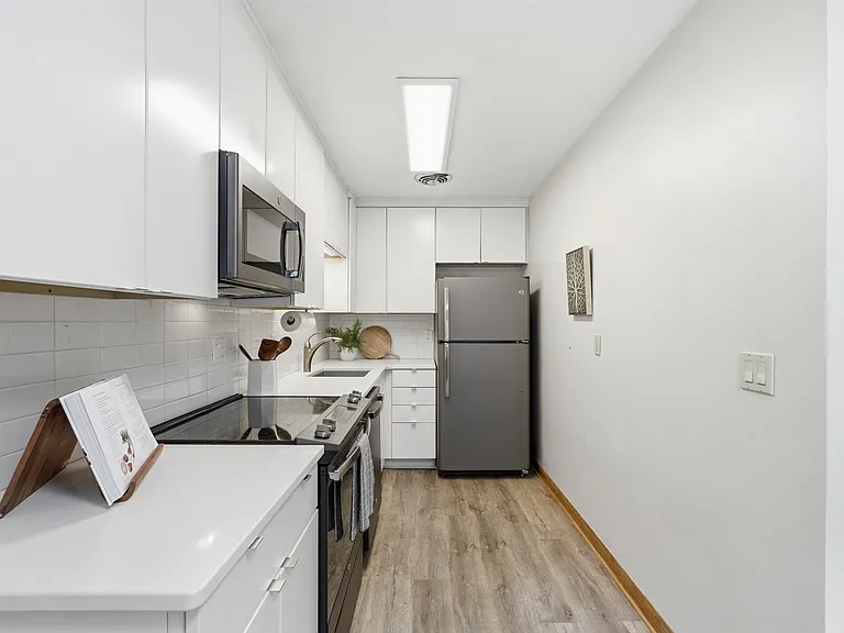 4220 Ingersoll Ave #202 — Photo 7