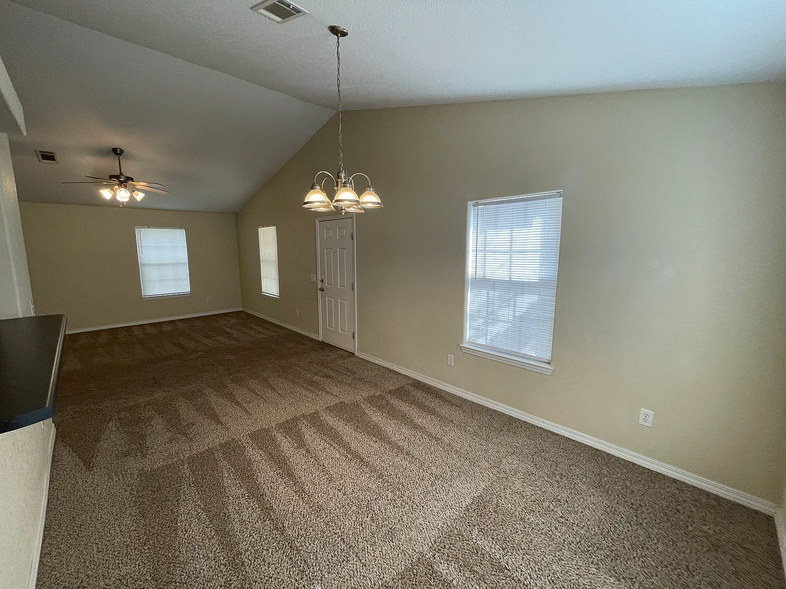 3 bed, 1260 sqft, $1,695 — Photo 4