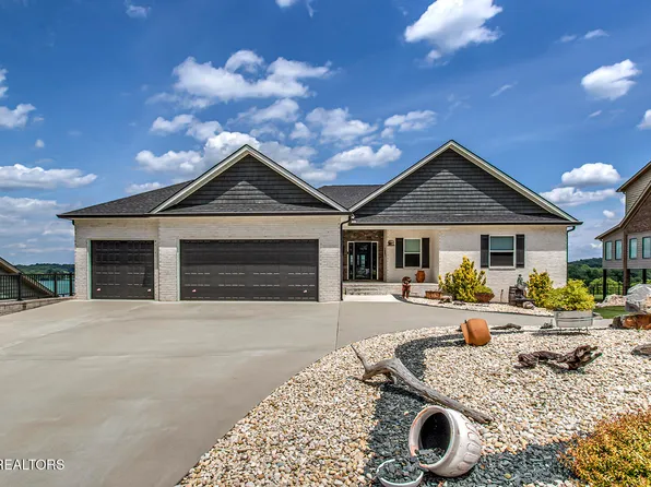 205 Waters Edge Way, Lenoir City, TN 37771