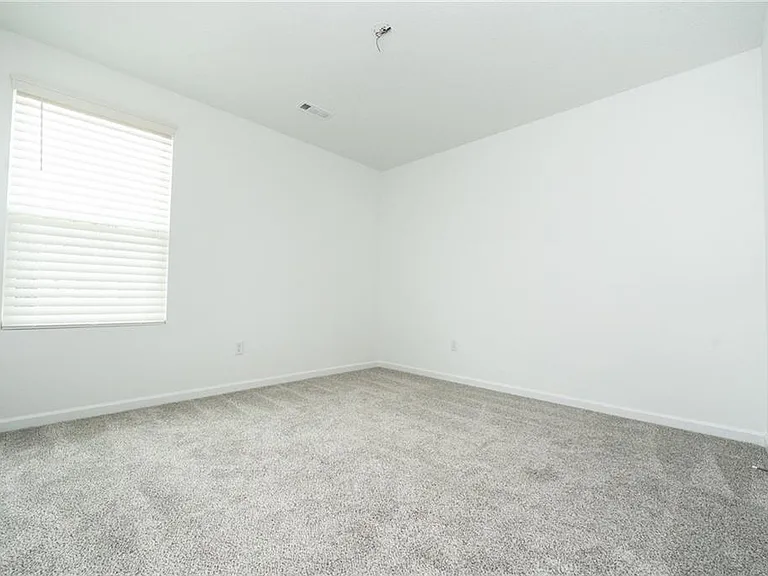 98 Brewster Dr — Photo 29