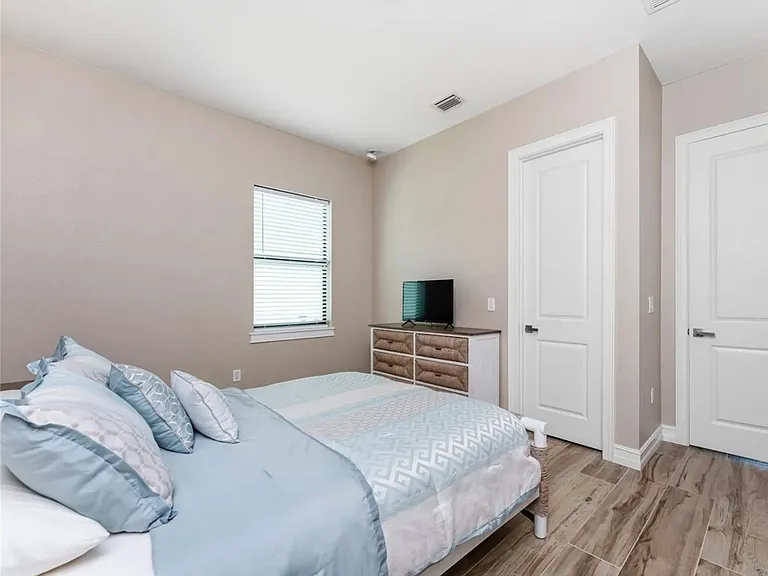 212 Rotonda Blvd E — Photo 16