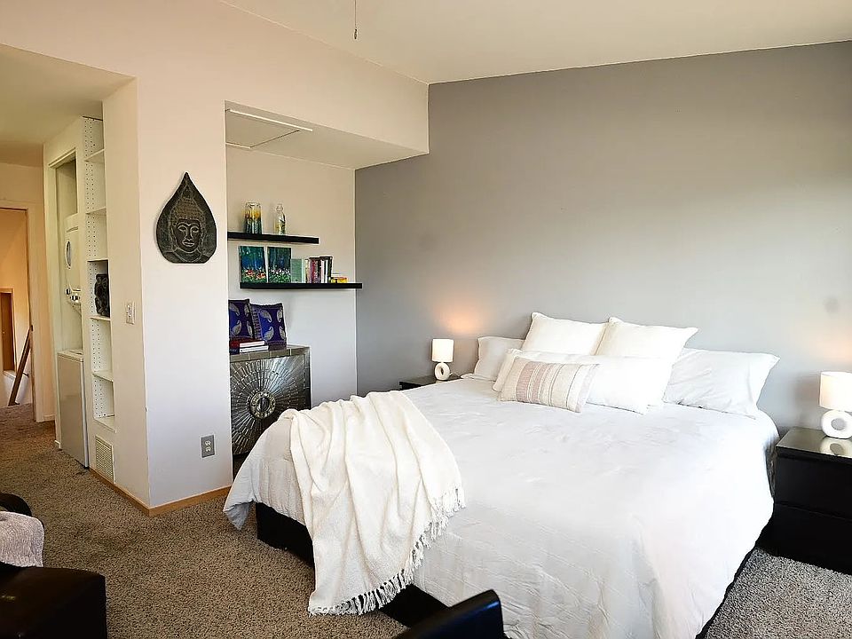 1st image of 410 Bayview Dr #410C