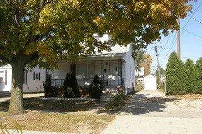 1837 E George Ave photo 1