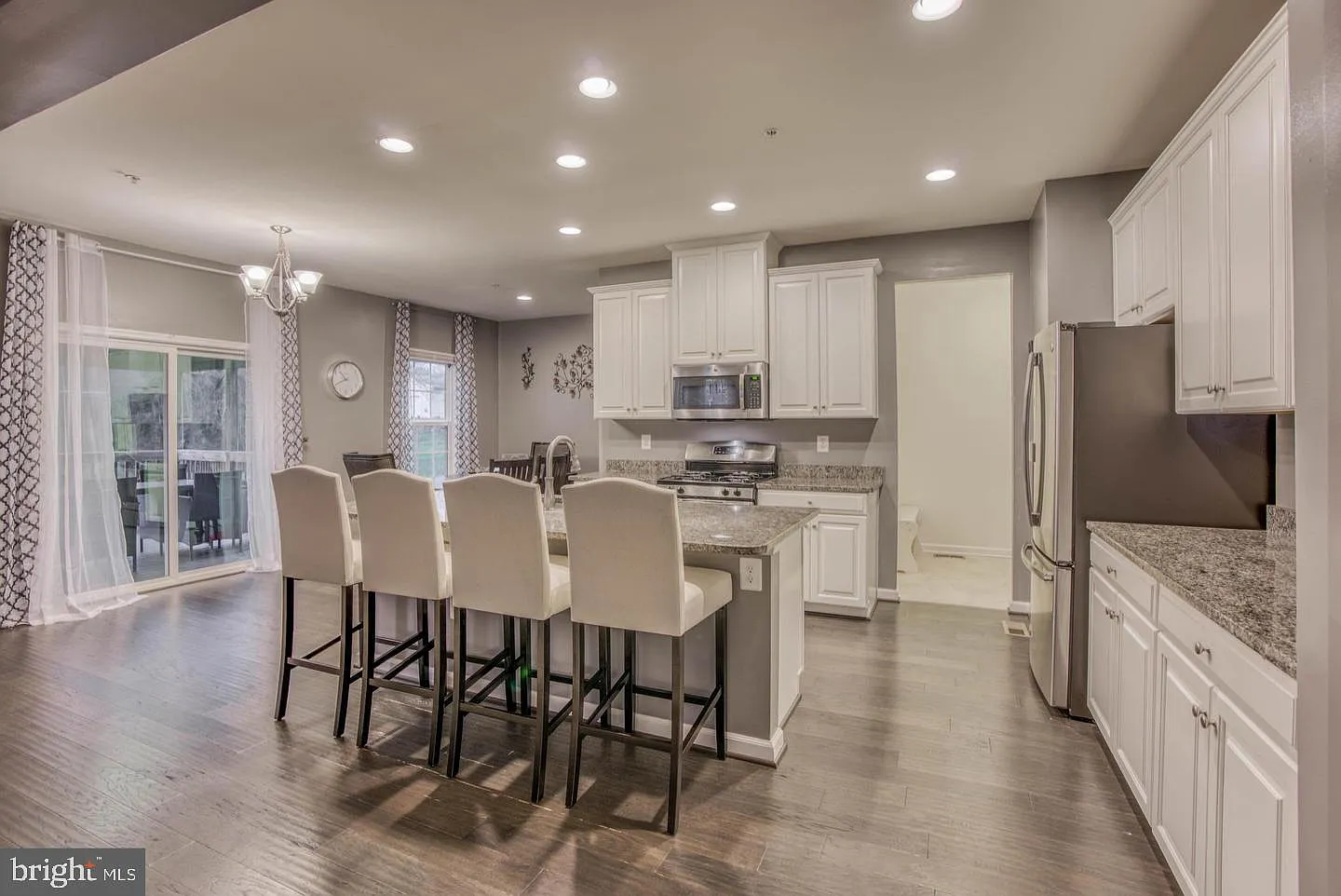 4 bed, 3.5 bath, 4807 sqft, $4,950 — Photo 4