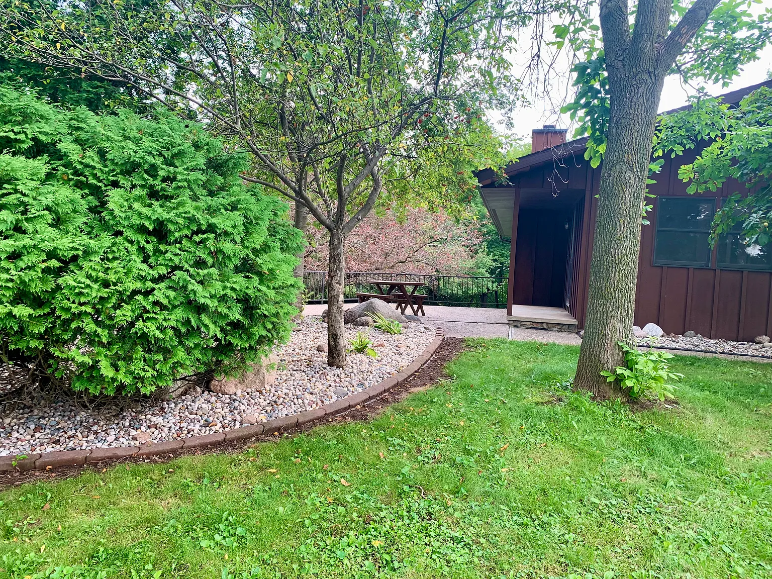 11 Green Way Dr — Photo 2