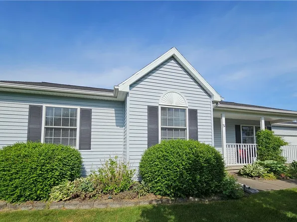 31 Berry Grove Ln, Brockport, NY 14420