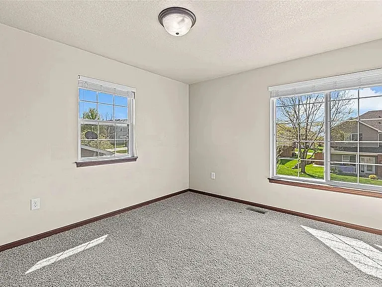 1538 Burr Dr — Photo 15