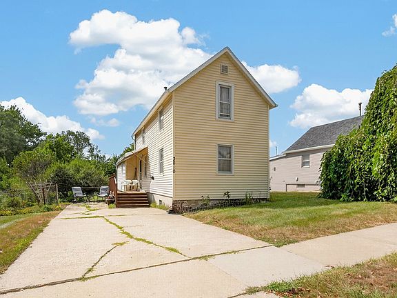 2nd image of 3010 3rd St
