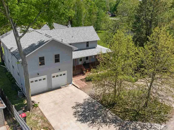 1828 Shady Ln NE, North Liberty, IA 52317