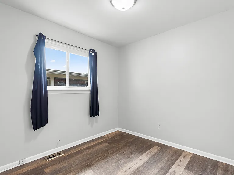 1333 Moulin Ave — Photo 12