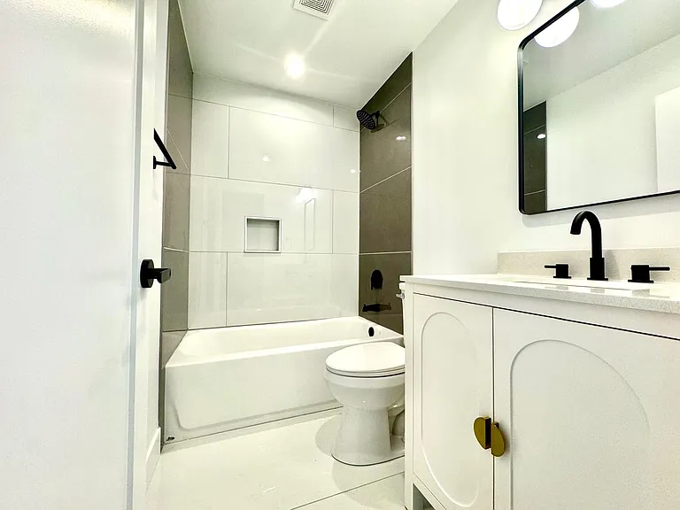 1709 N Maplewood Ave #3F — Photo 16