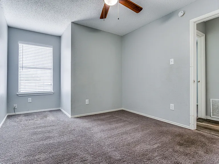 209 W Schreiber St — Photo 17