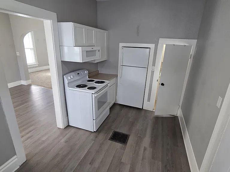 5 W Lincoln St — Photo 12