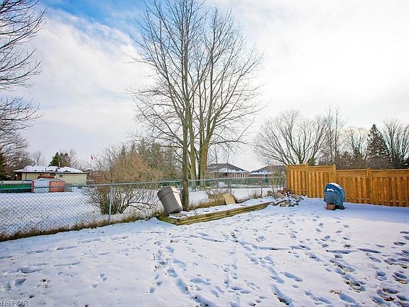 5th image of 632 Otonabee Dr