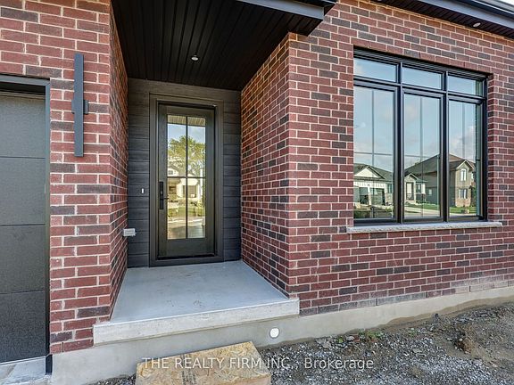 4th image of 79 Royal Cres