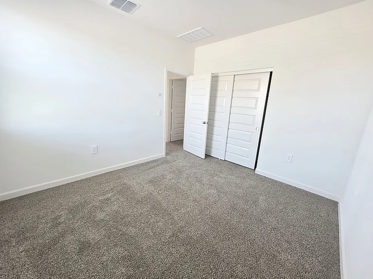 2844 W Shepperd Ave — Photo 26