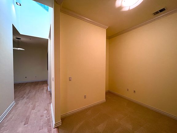 5th image of 850 Oak Grove Ave Unit A