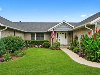 196 Shining Moon Path, Gilberts, IL, 60136