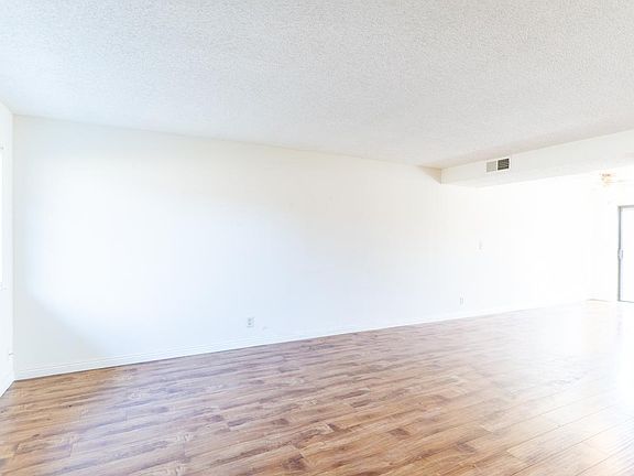 5th image of 131 W Garfield Ave APT D