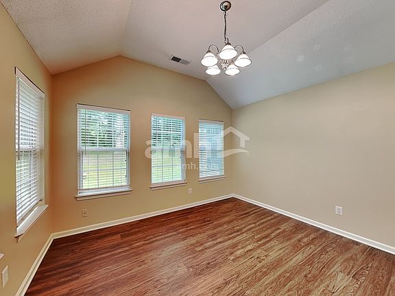 5th image of 68 Barrington Farms Pkwy