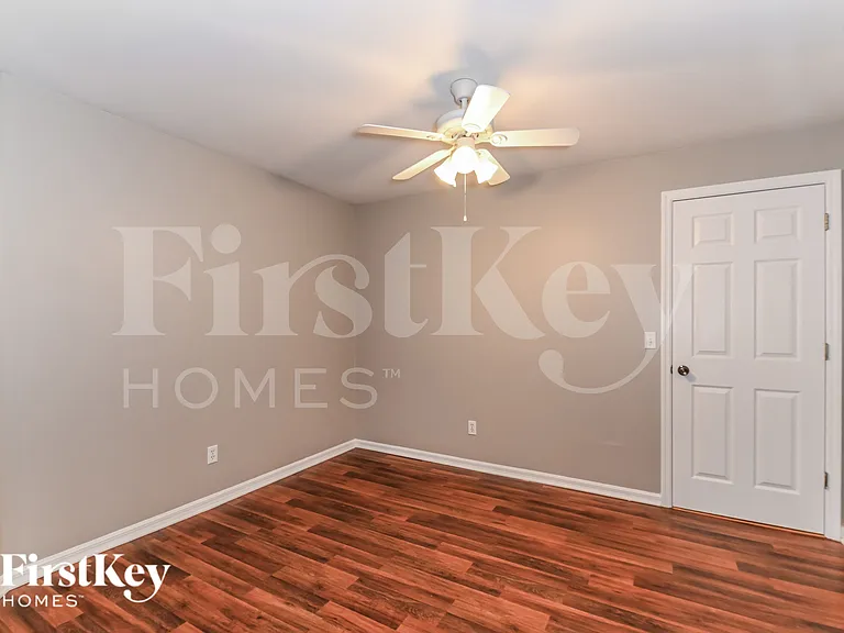 830 NE 9th Ter — Photo 12