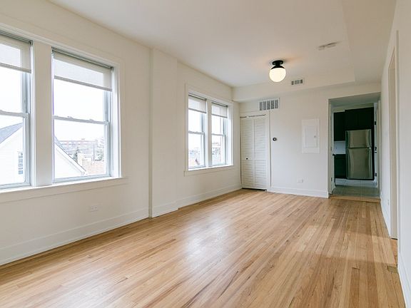2nd image of 3051 W Medill Ave #3E