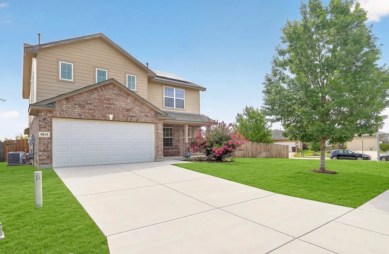 4 bed, 2324 sqft, $2,300 — Photo 3