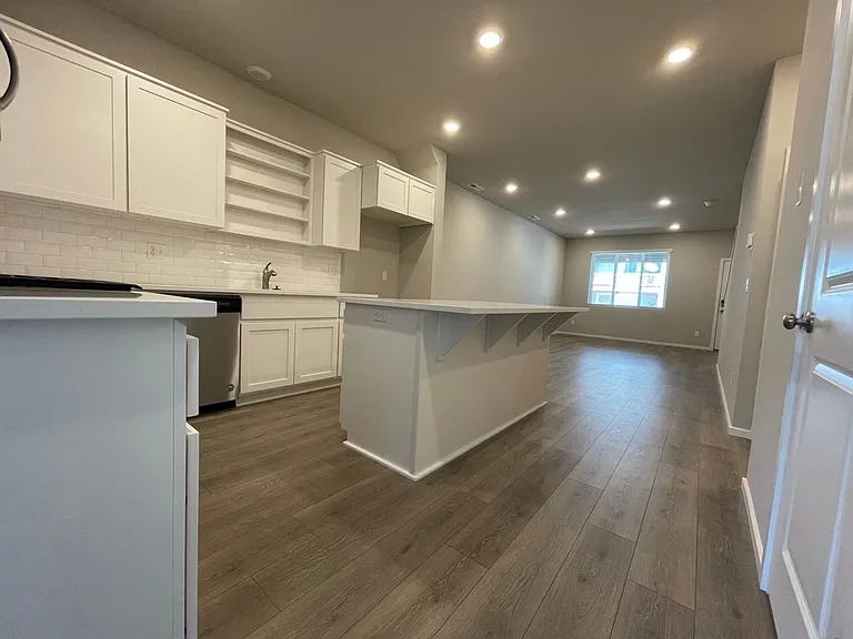 15668 NW Linder St — Photo 4