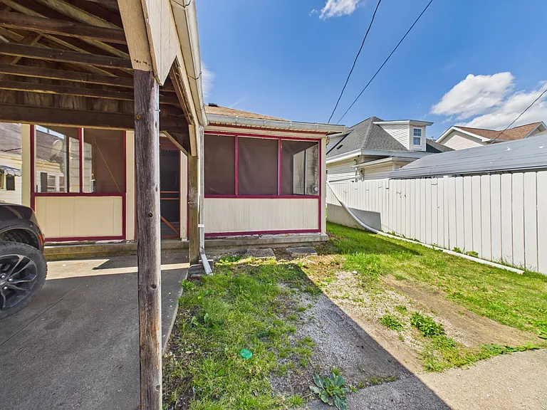 305 S Chelsea St — Photo 20