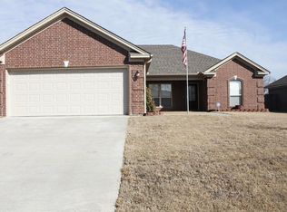 1300 Puritan Dr, Jacksonville, AR 72076