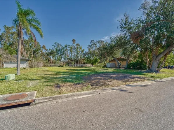 7017 13th St E #10, Sarasota, FL 34243