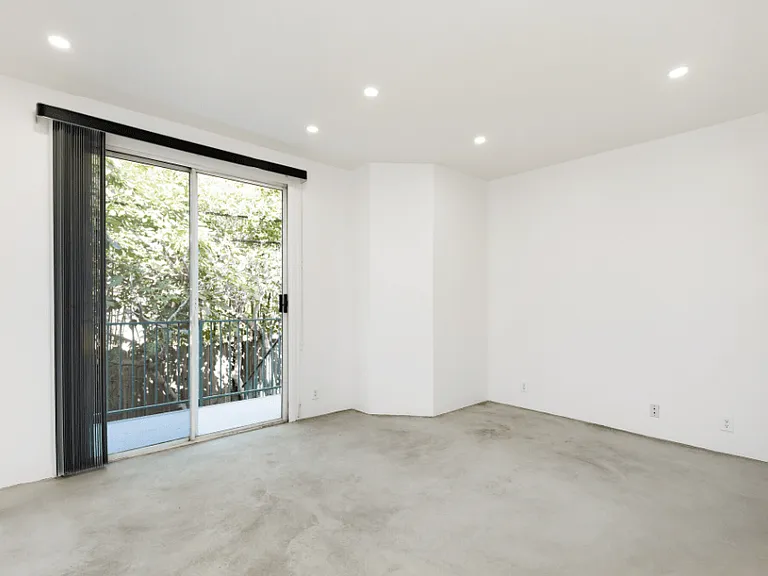 Lido Apartments - 639 Huntley Dr — Photo 21