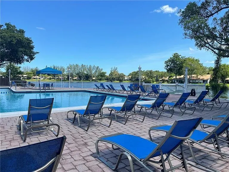 3690 Inverrary Dr #2Z — Photo 37