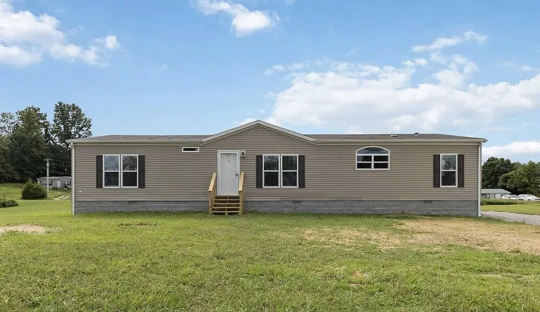 52 Vacation St - 1 — Photo 1